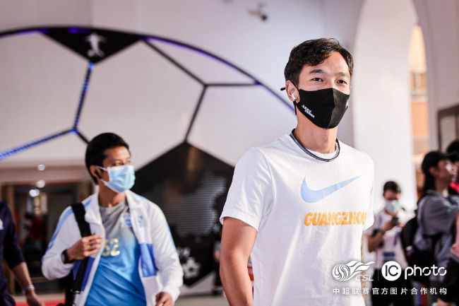 比赛焦点瞬间：第1分钟，萨卡右路横传门前被阿利森扑出不远第二点热苏斯弧顶凌空打门被挡出底线。